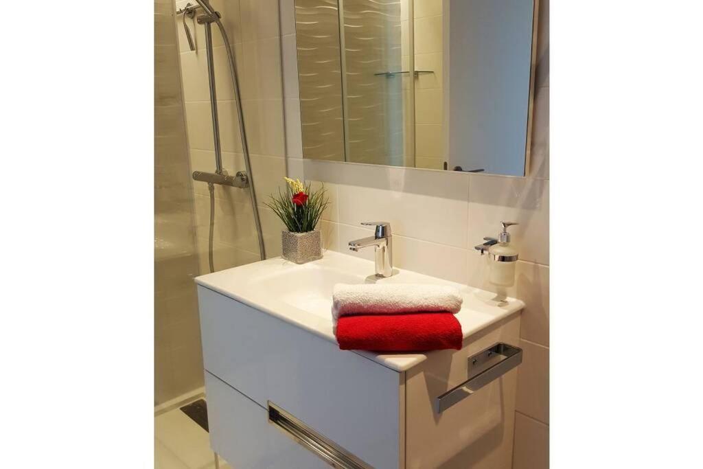 Modern Apartment With Stunning Sea View Cala Millor  Kültér fotó